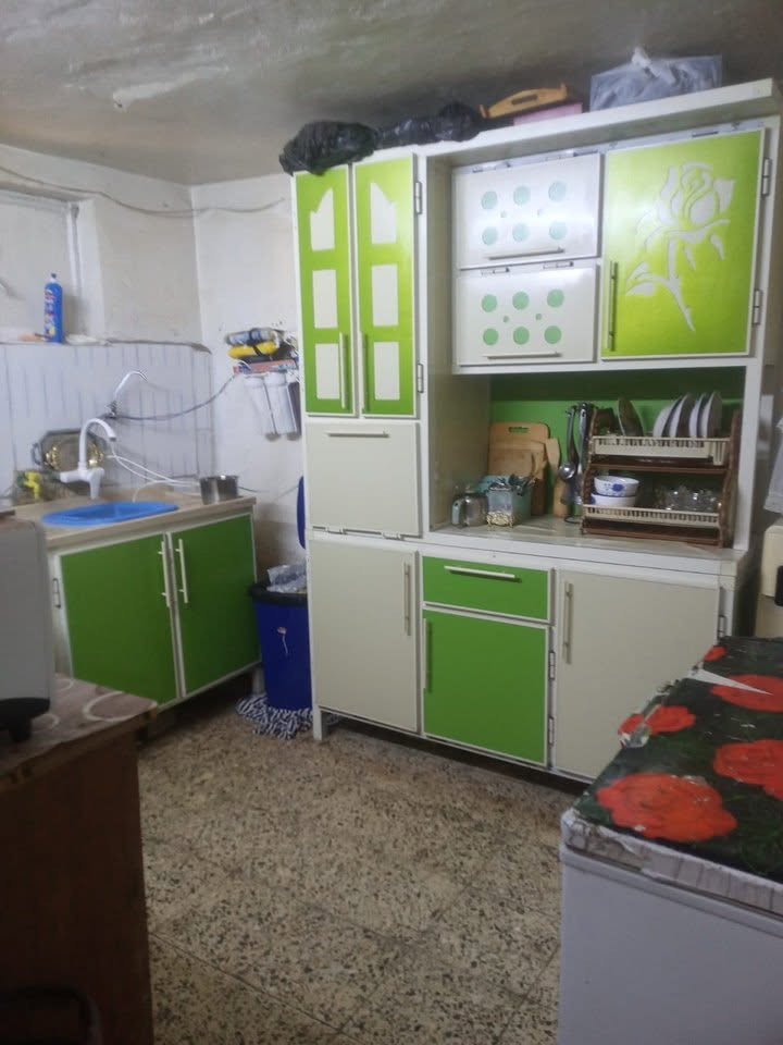 عمارات  سعيده شقه طابق ثاني نظيفه جدا السعر55
***********

