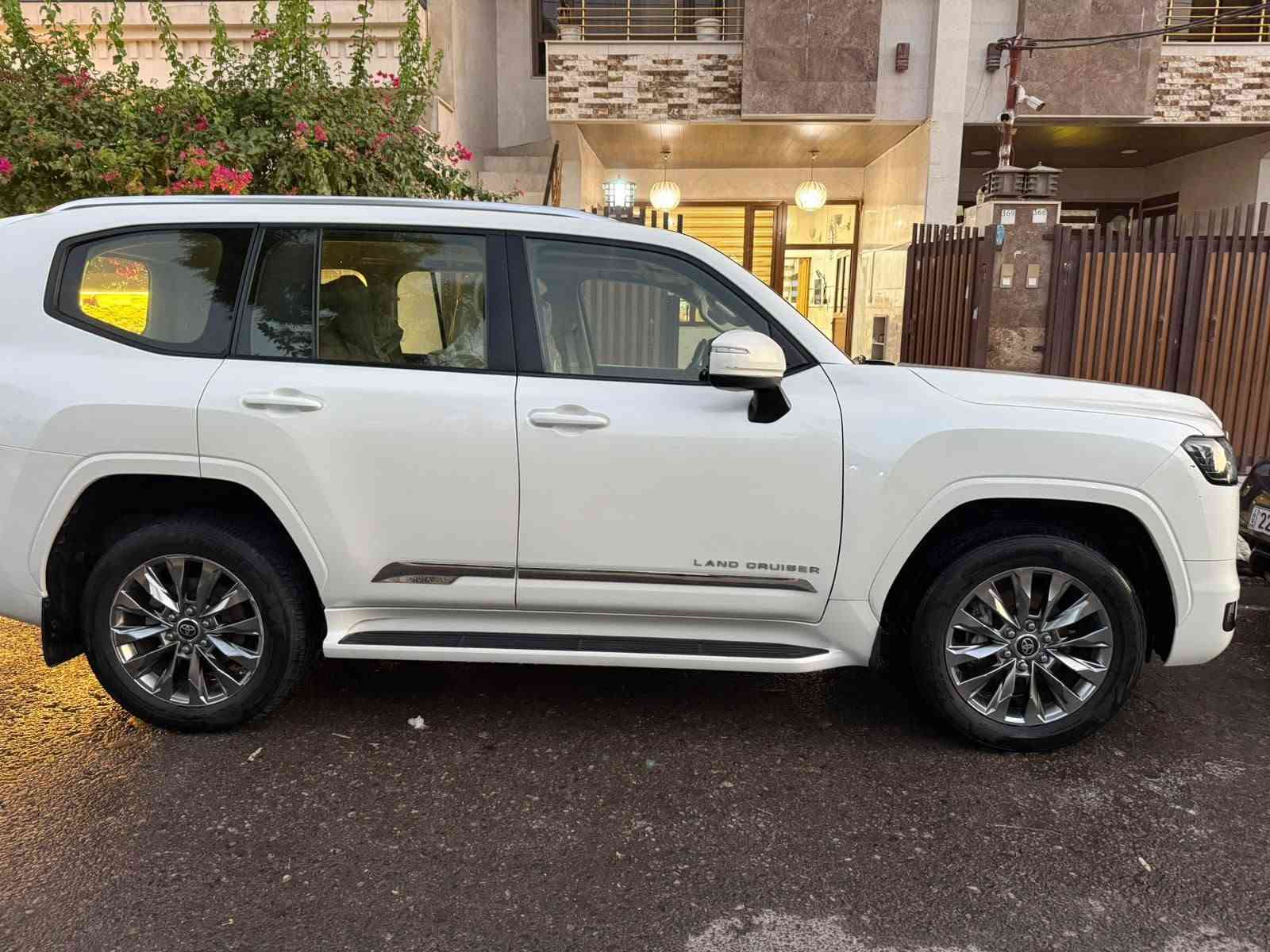 لاندكروز٢٢ جكسر ماشيه٧٢ ب٥٨٥ بيها فقط براغي الجاملغ مرخايات باسمي***********
