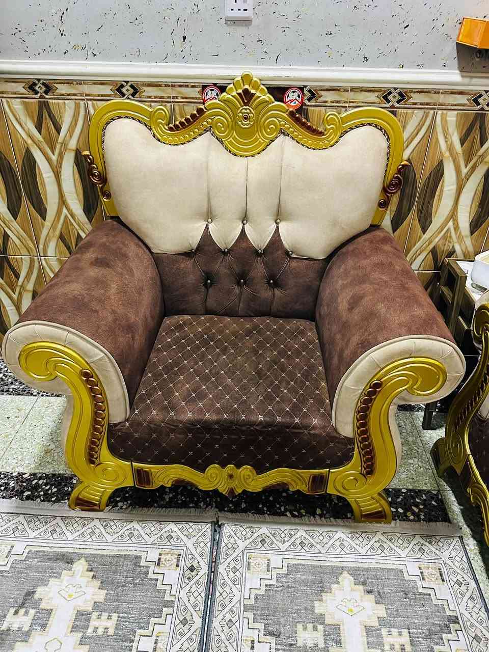 تخم 10 مقاعد ملكي نضيف جدا شغل درجه اولى
كوشات 8  نضيف جدا
فقط بي هذا ملاحظتين
السعر 600 
البلديات 
***********
