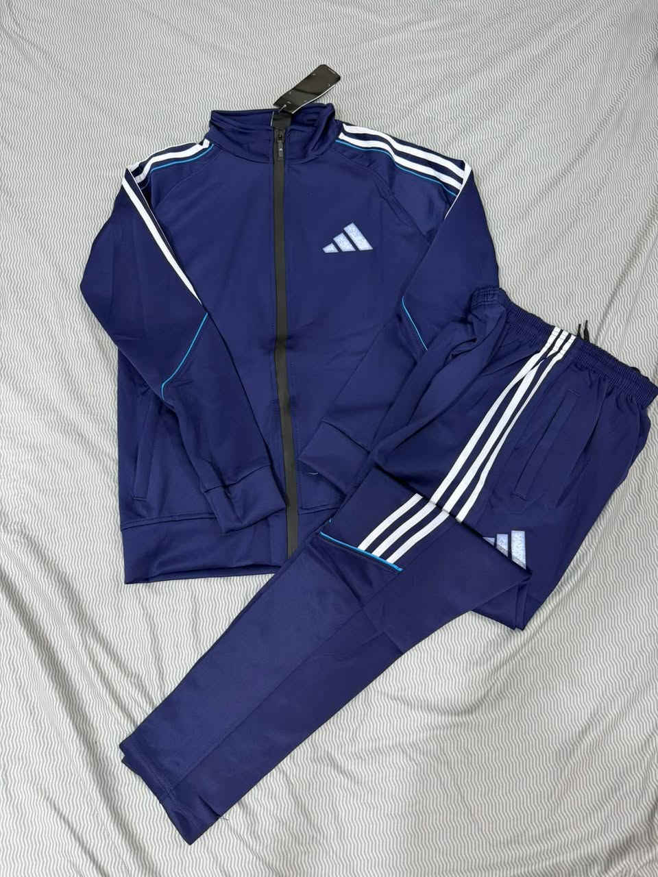 🔥وصل تراك شتوي خامة فول الفول ع الفحص 
🔥القياسات L,XL,XXL,XXXL
🔥سعر المفرد 30 الف والجملة 23 الف 
🔥عروض ما قبل الموسم 
🔥للحجز واتس *********** او خاص 
🔥يوجد توصيل لكل العراق ب5
