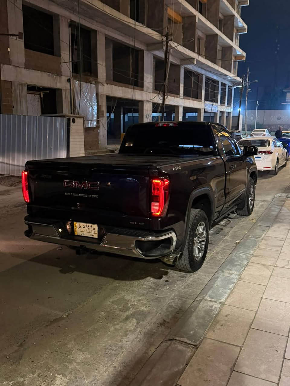السلام عليكم اخوان جمس سييرا تك قماره باب طويل بدي قصير مديل ٢٣ ماشيه ١٢ الف ثمانيه سلندر مكينه 5.3  كفاله عامه كلين تايتل قطره صبغ مابيه لون نيلي السياره عليه سستم اكزوز كامل كورسا مع شوته رياضي ايضاً كورسا السياره للبيع فقط لشراي السياره على ايدي زيرو رقم بغداد باسمي تحويل ثاني يوم بيع سريع اخوان السعر وتساب فقط لشراي
الرقم لتواصل ***********
