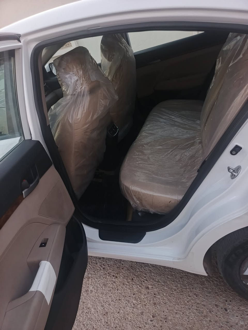 السلام عليكم 
النترا خليجي 2018 رقم بغداد جديد باسمي تحويل ثان يوم ماشية km109 كيلومتر حقيقي
بيه طخه خفيفه بخشم البنيد ومكحله 
وبيه بارد فقط بدون أي صبغ بالهلال لخلفي للتاير كما موضح في الصوره والباقي مكفوووووول 
كامل مواصفات ماعدا البصمه 
تبريد ثلج قطعتين + فتحه + داخل صاجي وبيجي 
محرك 2000 دوش Dosh + المري كهربائي شفط 

السعر السعر 145 ورقه بيه مجال قليل
 المكان بابل إسكندرية 
للاستفسار ***********
