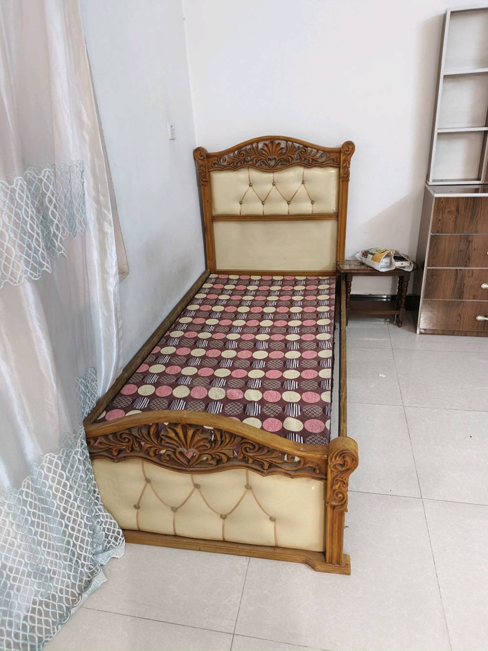 غرفة نوم عراقية مستعمله استعمال قليل للتواصل و الاستفسار على رقم الواتساب *********** الموقع - بغداد - الدوره