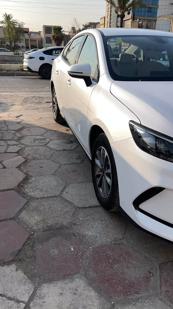 بي واي دي سيل فايف
رقم بغداد ويل كروم
ماشية 6000 على وضعية الشركة
شاحنة أيرث مع دواسات فايبر
بيها طخات بسيطة 
مكانها بغداد زيونة 

‭***********‬
