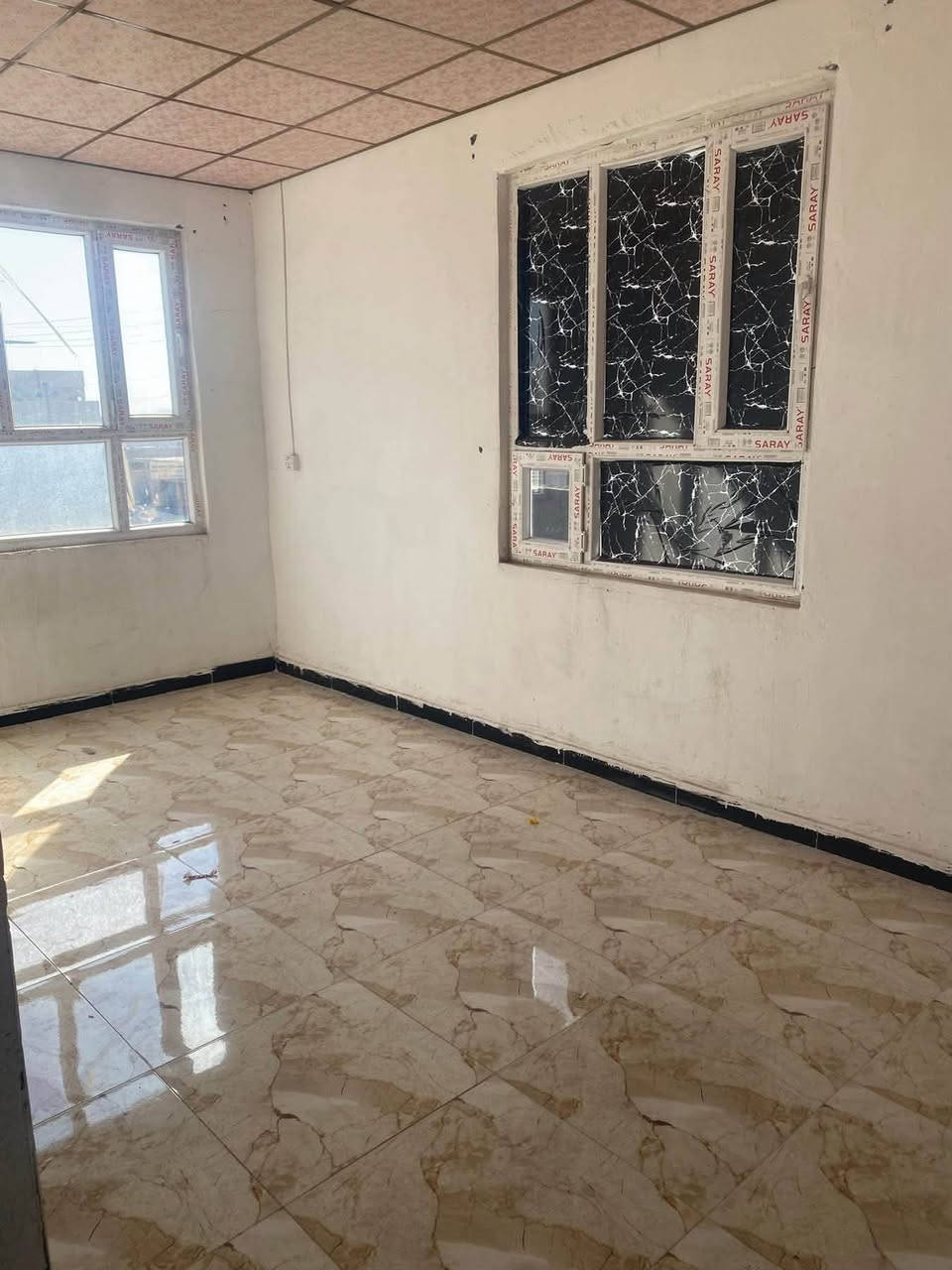 🚨 للإيجار وبشكل عاجل | فرصة مميزة 🚨

🏠 شقة طابق ثاني للإيجار بموقع مميز جداً
📍 قرب مجمع الوثبة وعلى الشارع مباشرة

✨ مواصفات الشقة:
▪️ غرفتين نوم
▪️ صالة واسعة
▪️ استقبال
▪️ مطبخ
▪️ صحيات
▪️ بلكونة
▪️ مساحة الشقة ١٢٠ متر

🔑 مناسبة لعدة استخدامات:
✔️ للعوائل
✔️ للمكاتب والشركات
✔️ لسكن العمال

مناسبة للطلاب ومناسبة للشباب

📍 موقع مميز وحيوي وعلى الشارع، فرصة ممتازة لا تفوتك!

📞 للاستفسار والتفاصيل أكثر:
***********
📱 متوفر واتساب
