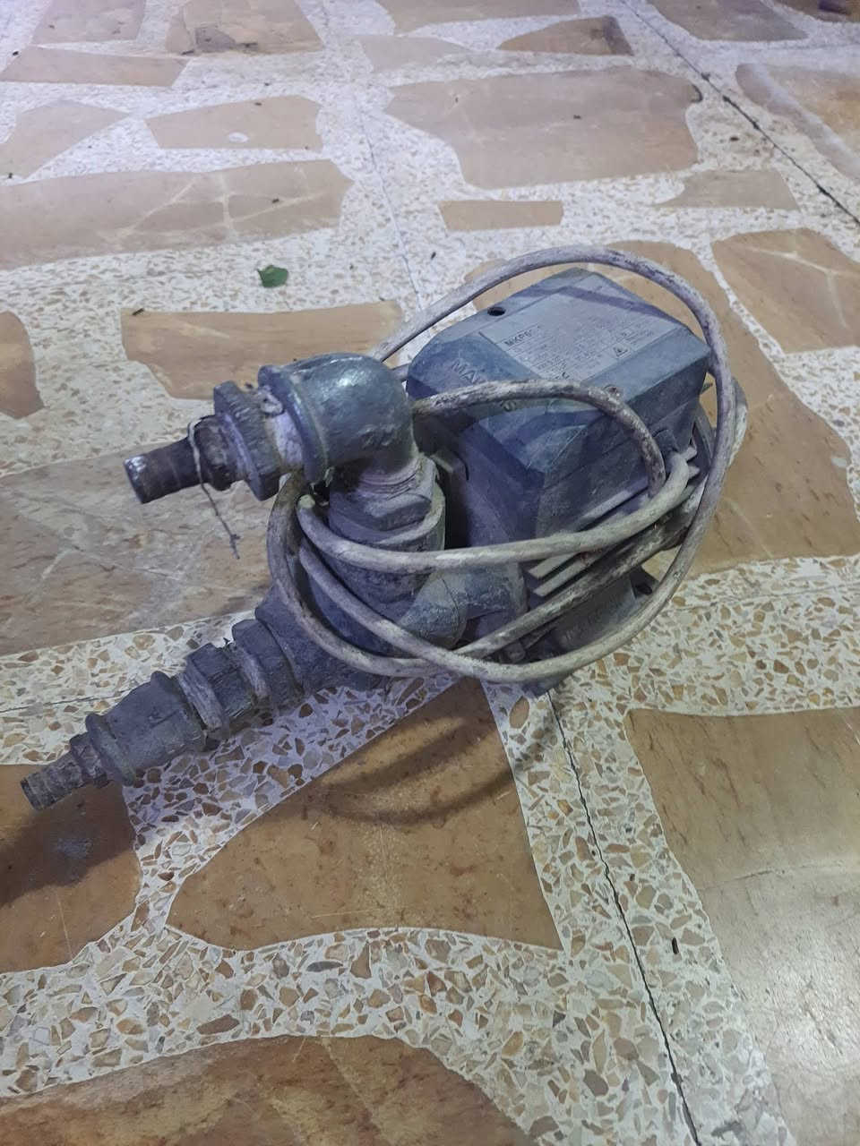 السلام عليكم
اغراض مستعملة للبيع
4 ماطورات مبردة    ابيعهم فحم
3 منظمات غاز    ابيعهم فحم
2 واتربم مبردة    ابيعهم فحم
ماطور مي         ابيعو فحم
كمبريسر سيارة حجمو 6 اسطوانات ابيع فحم بسعر زين
ماطور شغال سعرو 20.000
افحص الغراض قبل لا تاخذهم
مكاني الزهور الاتصال على ***********
