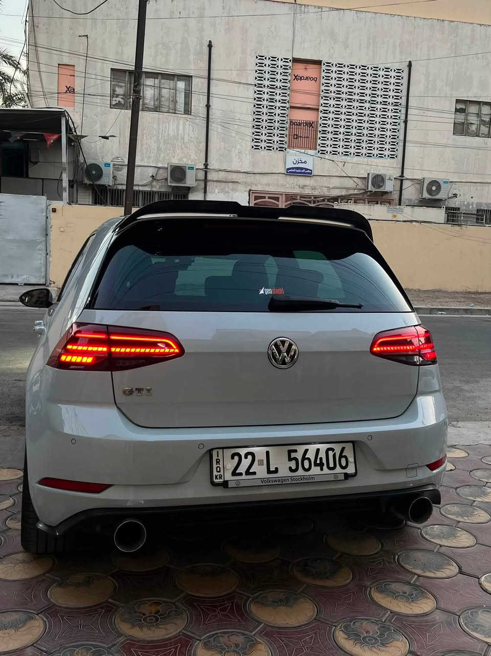 السلام عليكم للبيع 
كولف GTI  2018(وارد خليجي معرض صباح نعمان) ماشية 42 الف كيلو كلها على ايدي 
عليها تزويد وبرمجة stage 2 🚀 وغراض تزويدها cts و xforce 
(Full exhaust system,downpipe,air intake,intercooler)
السيارة لون white silver مميز مغلفة بأفلام الحماية PPF
ومكفولة من الضرر والصبغ  بيها ملاحظة بسيطة اباب السايق  موضحة بالصور وعلى وضعها 
-مواصفاتها جتي اعلى مواصفات بال GTI 
 -سستم سماعات وسبوفر من dynosound
-المقاعد الأمامية تدفئة وكرسي السايق بي خزن ميموري
‏-Autohold,Autostop  
-عدادات ديجتال و شاشة  8 inch   
-كاميرا خلفية قلابة وحساسات امامية خلفية 
-ويل 18 بلادي 
-انارة داخلية  
-بانوراما 
-الانارة الخارجية فل LED 
-تبريد قطعتين
وبعد كومة مواصفات معروفة بالألماني السيارة من النوادر بالنظافة والمواصفات والصرف وعلى ايدي صيانتها ومشيها وحتى تزويدها  مكلفتني ضعف السعر المعروضة بي والسوك كلشي بي 
السعر:20,500$ وبي مجال بسيط 
مكان السيارة بغداد كرادة  رقمي ***********
