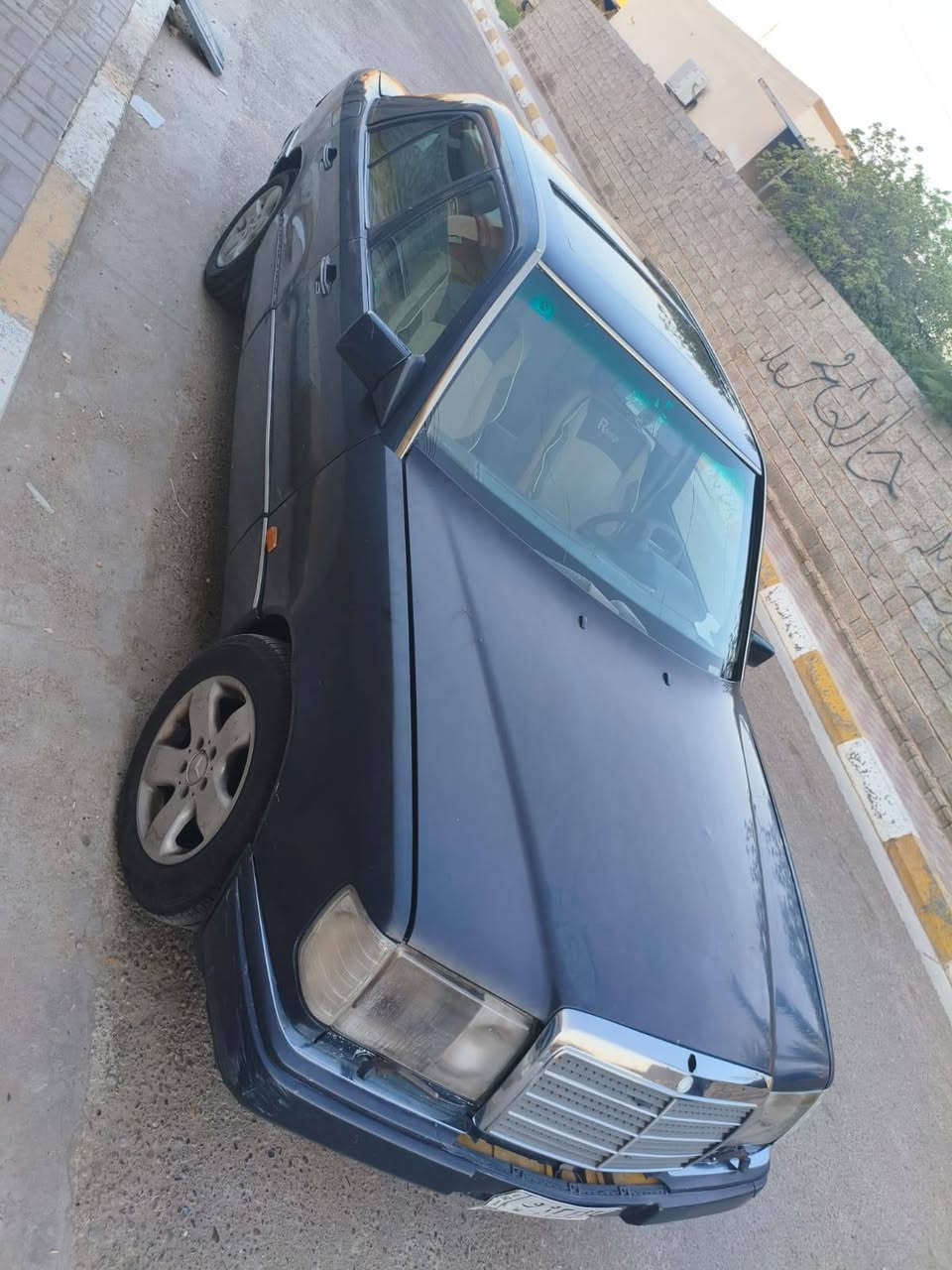 سيارة مارسديس دب  السيارة گير ومحرك بطة مكفولات
رقم بغداد موديل 89 محدث و91 السعر 38 وبيها مجال الانبار_الفلوجة
***********
