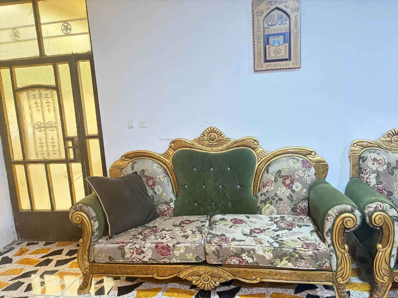 ١٠ مقاعد • نظيف جداً • بيش