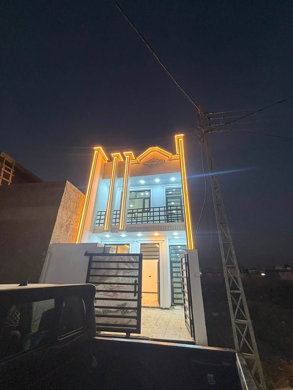 🏠 بيت للبيع – الدورة / هورجب
بيت بمساحة 100 م²، موقع مميز ومناسب للسكن.

🔹 تفاصيل البيت:
• غرفتين نوم 🛏️
• 3 حمامات 🚿
• استقبال
• صالة مفتوحة على المطبخ
• منور
• سقف خلفي

💰 السعر: 125 مليون دينار
       وبي مجال للشراي 

📞 للاستفسار والتفاصيل:
***********
