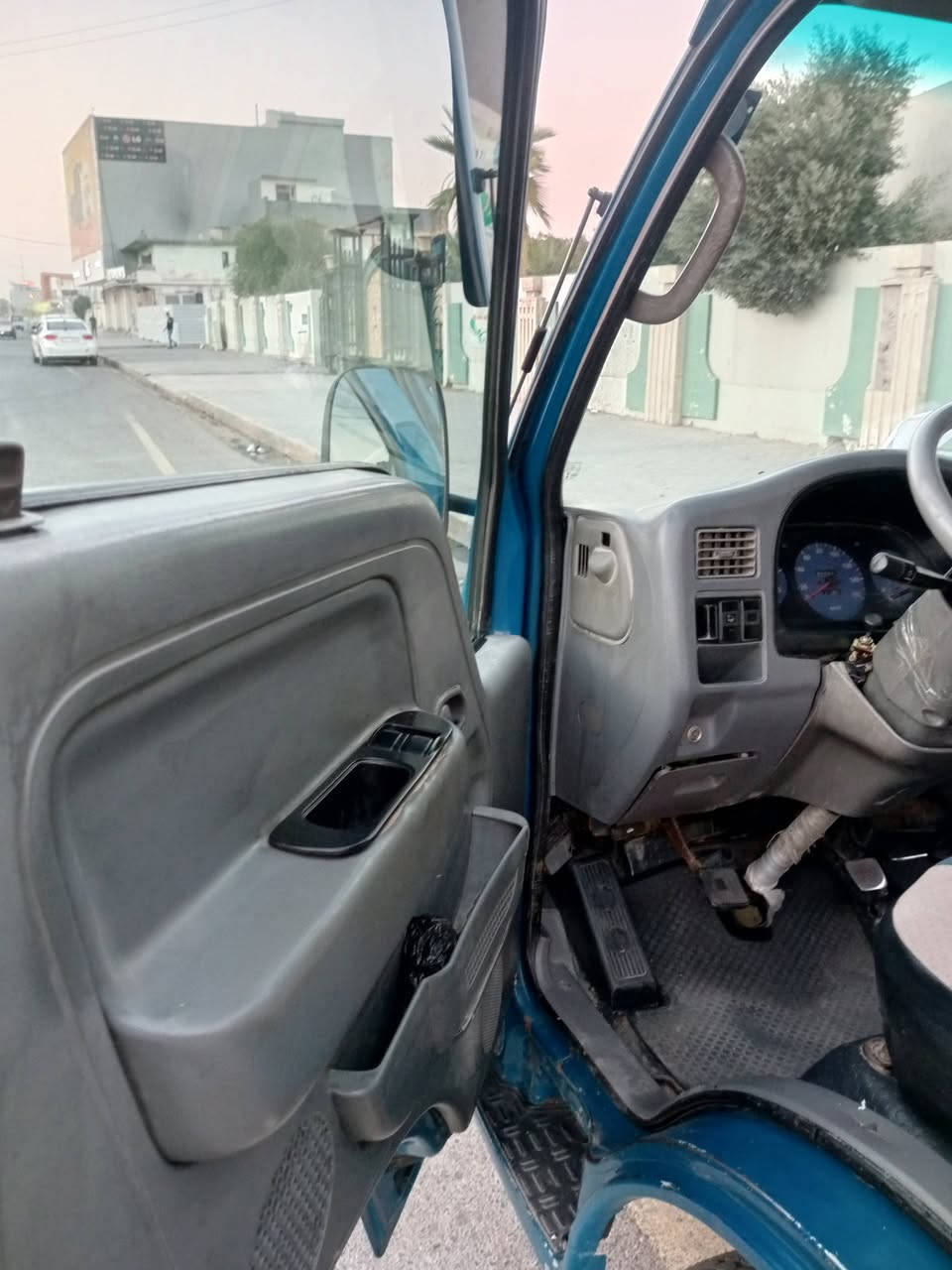 السلام عليكم كيه بزون2001قمارة بسمي سنوية لل 31سيارة جديد بلا صبغ بس تقليمات مكينه وكير خير من الله وتروح اجيك شاصي ذهب طخم جديد وايرمنية كلها شغالة تقحيل مابيه سيارة عل بلادي البودي ثمن جناكيل ***********كورك ***********اسيا  لا مرواس لا اقصاد مراسله لا تراسل شاري اتصل السعر 78وبيها مجال حك الجية
