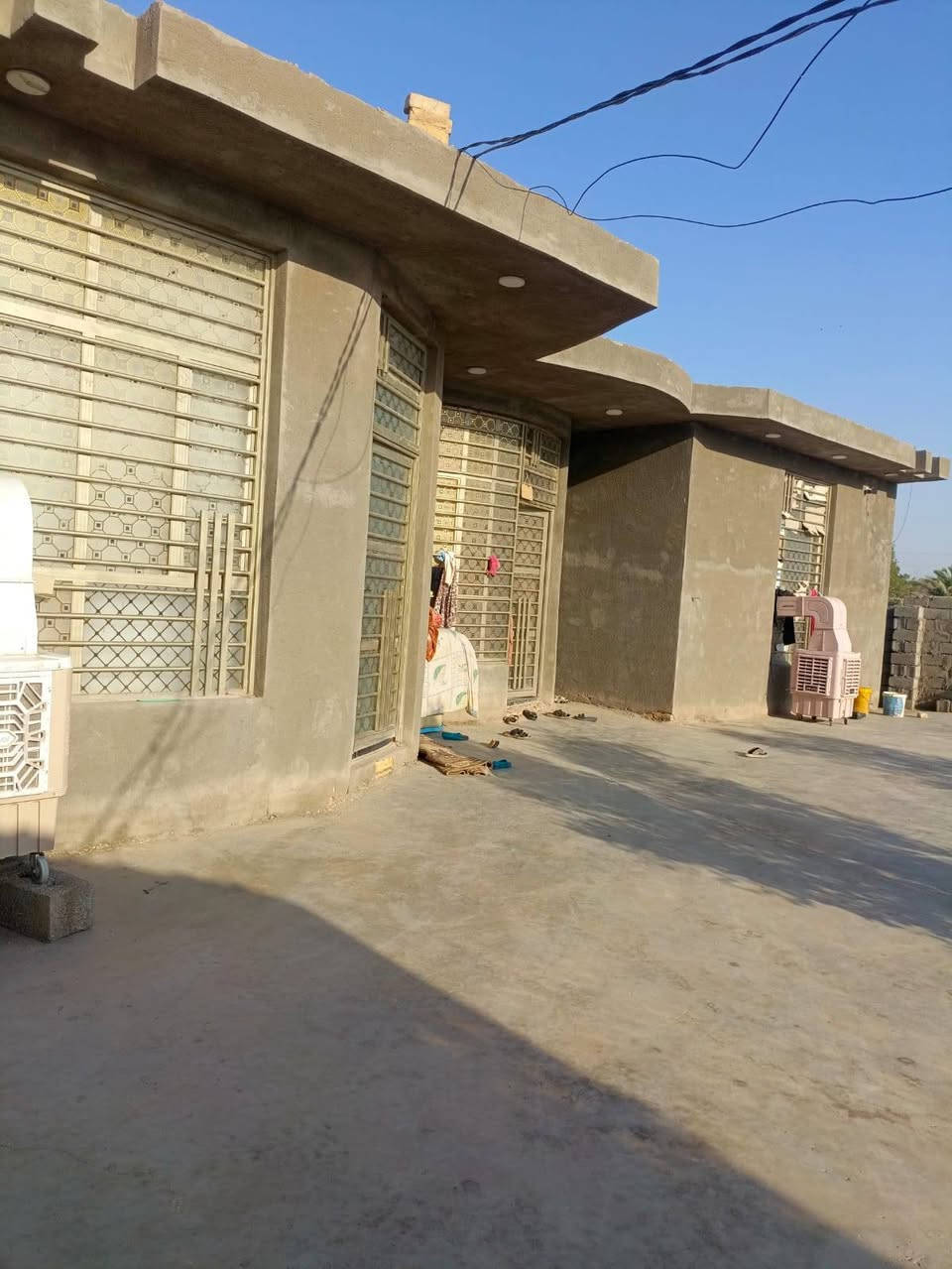 ياالله يارزاق
دار سكن1000 الف متر زراعي بناء حديت طابوك درجه اولا

يتكون من ثلاث غرف نوم وهول مطبخ استقبال صحيات داخل وخارج

حي الحكيم قرب بنزين خانه حوشي

لاتصال على لأرقام التاليه واتساب

***********

***********
