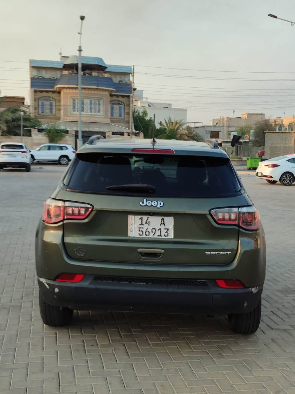 جيب كومباس حره موديل 18 جاهزة تبريد
4 سلندر مكينة 2400

مبدل مكينة جديدة موديل 23 

حادثها غرق بسيط 

بيها تلحيضات بسيطة 

ماشية 130 الف 

السعر 110 $ وبيه مجال للشراي الجاد
***********
