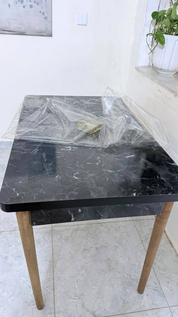 من رخصت الادمن عندي غراض مستعجله ع بيعهم الديوان نضيف مابي اي ضرر ٢٥٠ وميز ٥٠ ومايكرَو جدا نضيف استعمال قليل ٥٠ مكان حي الجهاد الرفاق ***********
