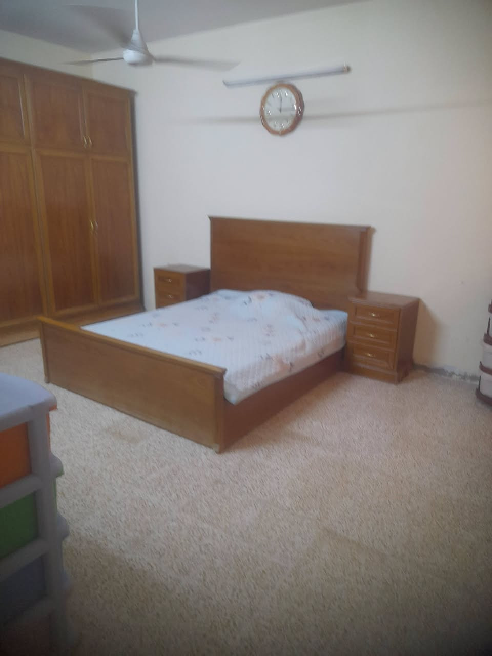 لدينا دار للبيع في حي البلديات مقابل جامع صلة الارحام شارع صبة بعرض ٩ متر مساحه ٢٠٠م واجهة ١٠ قبله طابق ونصف ٣غرف نوم وهولين واستقبال ومطبخ وصحيات وكراج وحديقة بناء قديم صالح للسكن للإستفسار الاتصال على الأرقام ابو سيف 
***********
***********
ابو شهاب احمد غانم 
***********
***********
أو مراجعة المكتب نهاية سايدين المضخة مقابل مجمع شقق الحدباء مكتب ابو شهاب للعقار وقت الاتصال من الساعه العاشره صباحا إلى العاشره مسآء وشكرا
