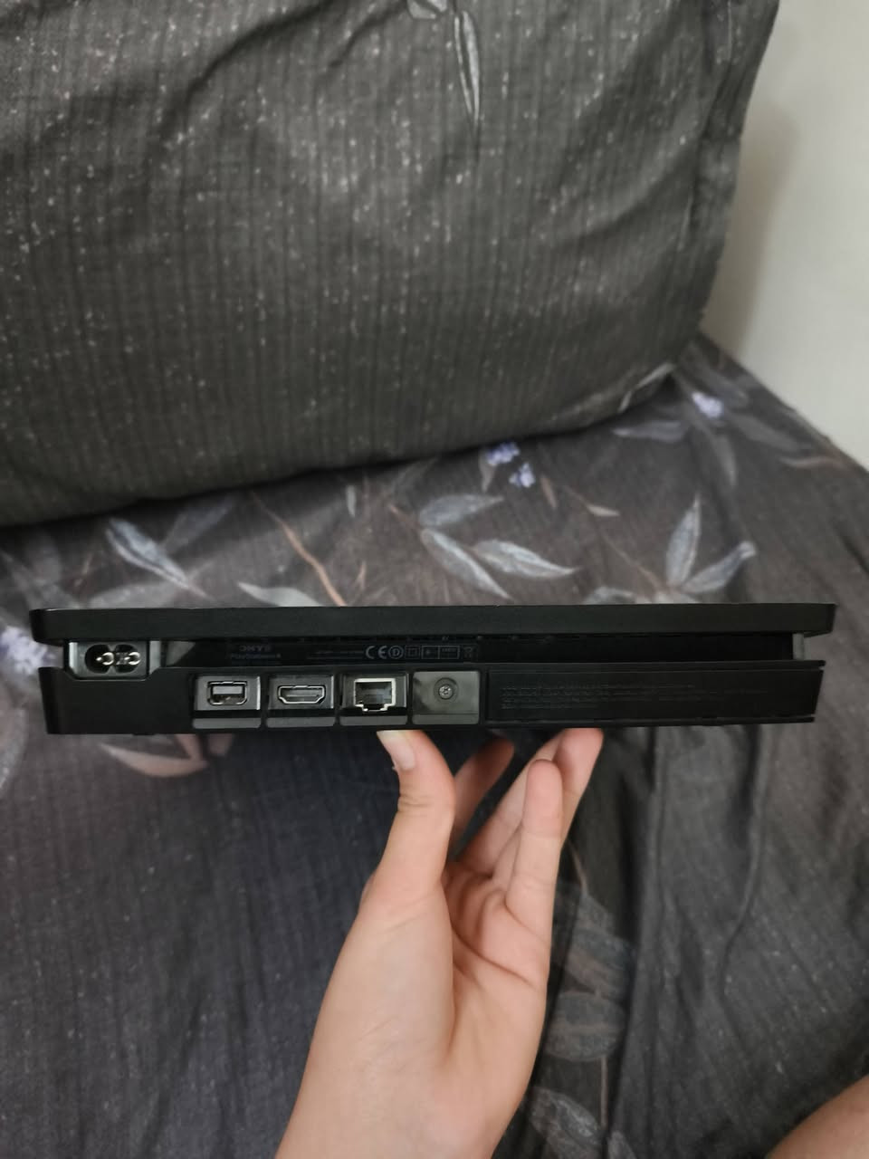 بدون توصيل
Playstation 4 slim
جهاز نضيف
ذاكره نص تيره
يجي وياه 2 العاب
جي تي اي 5
فيفا 21
و2 يدات بس بيهن عطلات ويشتغلن
وكامل ملحقاته والجهاز مفتوح فقط للتنضيف وتبديل معجون حراري
وبيه مشكله من تحط قرص لازم طفي جهاز وتشغله ويشتغل طبيعي والقرص يشتغل وتكدر تلعب
وكيبل لليدات يجي وياه يعني جهاز مبيه عطل اله شغله بسيطه وحله سهل 👌
جهاز نضيف والسعر 180 وبيه مجال
المكان بغداد بسمايه
رقم ***********
