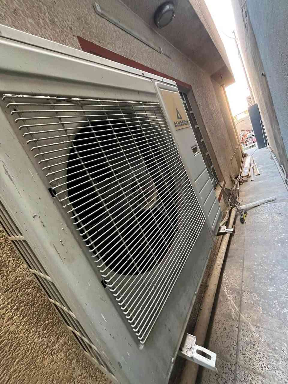سبّلت الحافظ 3 طن شغال السعر 650 الف 

سبّلت الحافظ نقص كمبريسر 3 طن السعر 300 الف

ثلاجه حجم الكبير السعر 275 الف شغاله 

***********
