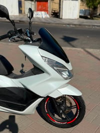 للبيع دراجه pcx جيل الثاني موديل 2017 مرقم بغداد دراجة جديدة كامل مكمل...