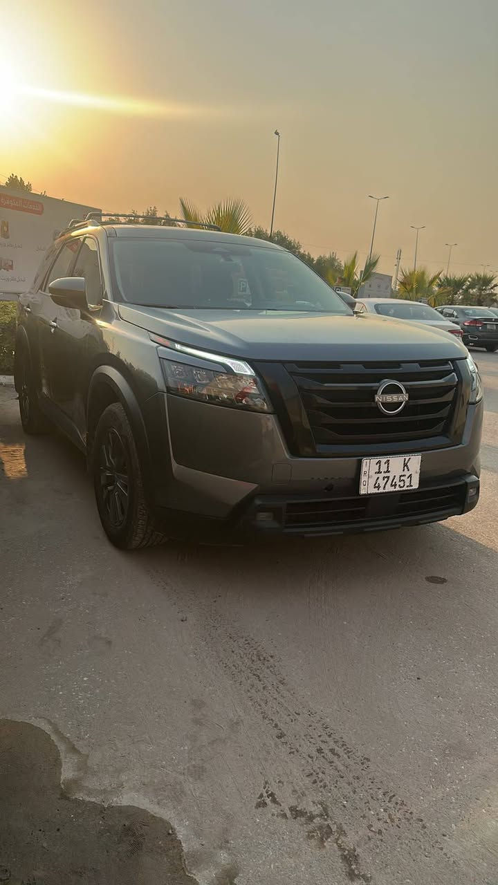 سلام عليكم للبيع نيسان باتفندر موديل ٢٣ سياره جديده ضررها جنطه وصبغ جاملغات خلفيه جنطه بلاديه فول مواصفات صدر جديد تبريد قطعتين ثلج سياره جاهزه مابيه اي نقص سعر ٢٣٥ وبيه مجال ***********مكان بغداد
