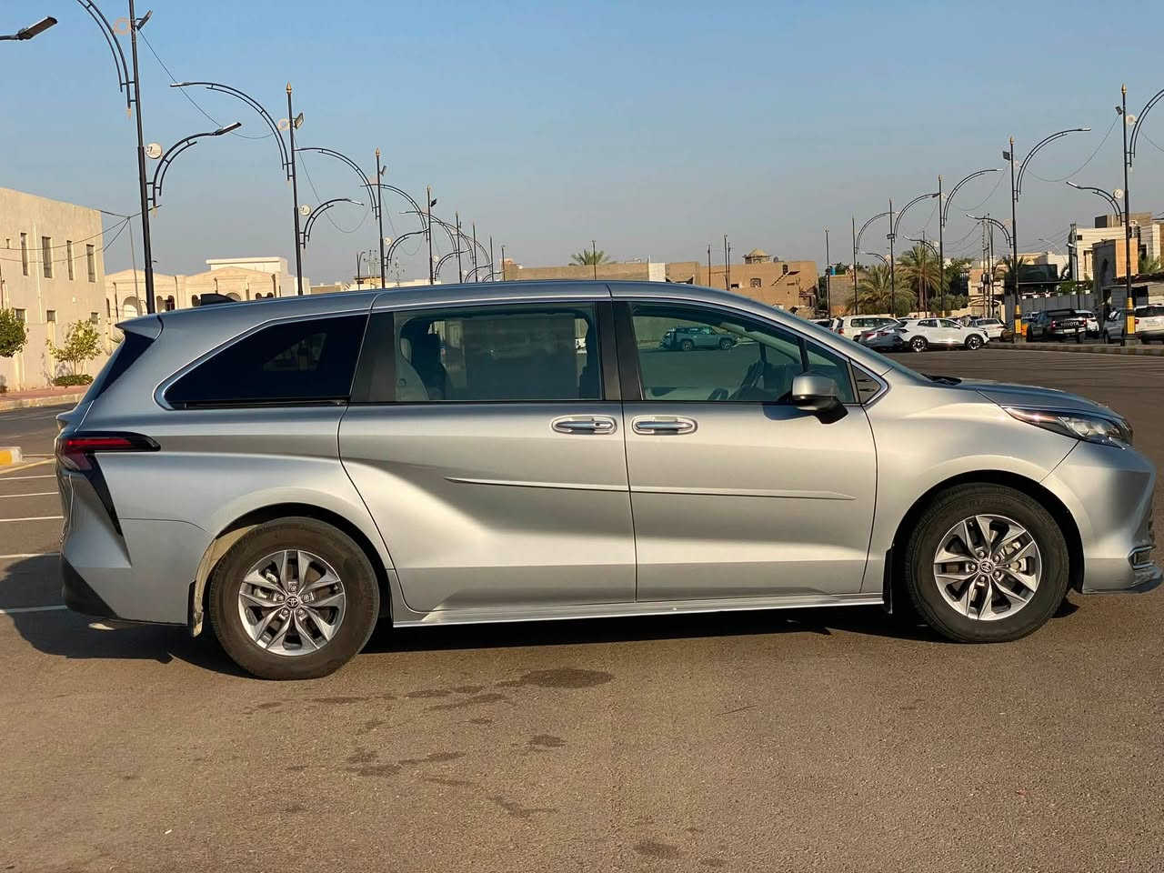 سيينا هايبرد 2023
السيارة جاهزه بدون اي تبديل او صبغ
فقط بارد باب السايق كلش قليل
السيارة بلادية بلكامل
رقم بغداد تحويل مباشر 
دخلت غراضه مفصخة وباخل السيارة كامل
ماشية 67 الف 

5TDYSKFC8PS076227
للاستفسار اكثر
***********
مكان السيارة الرمادي
