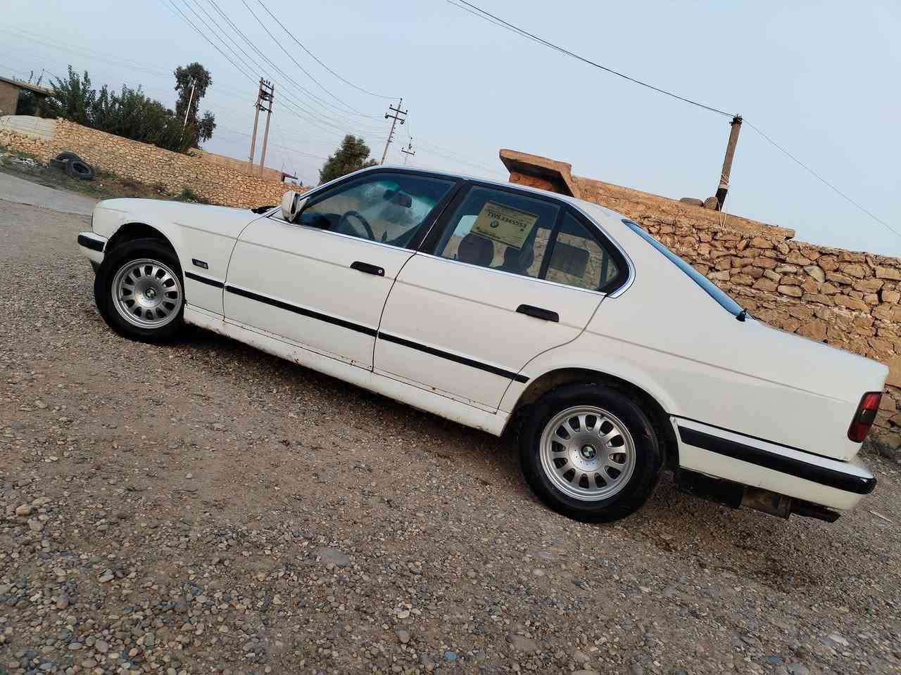 بي ام دبليو M5 • ١٩٩٠ • حجم ٥٢٠