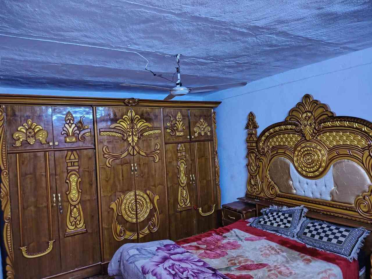 سلام عليكم غرفه نضيفه شوفت عينك ونضف من صوره 
سعر 700 وبيه مجال بصيط 
*********** @إشارة
