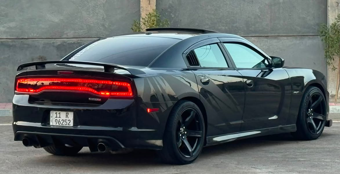 Dodge charger Srt 6,400 دوج جارجر
موديل 2013 / ماشيه 82 الف ميل حقيقي
ضررها بامريكا جاملغ و بنيد مبدل نفس اللون 
و بالعراق صبغ قطعتين. شواصي مكفول
مواصفات فول الفول 1/1 اعلى فئه : 
- محرك 6400 
- فتحة سقف SunRoof
- شاشة كبيرة
- كاميرا خلفية دوارة 
- سستم صوت هارمن كاردون
- كشنات جلد و كنتارا 
- سكليتر كهرباء 
- كلاصات تدفئه تبريد
- كشنات تدفئه + تبريد 
- كشنات خلفية تدفئة
- كشنات خزن Memory 
- ستيرن تدفئة. و تحكم كهرباء
- شفتات ستيرن تبترونك 
- حساسات خلفية 
- رادار امامي
-  BlindSpot نقطة عمياء رادار جانبي
- مري قلاب + حساس للضوء العالي 
- بصمة تشغيل + بصمة ابواب
- تشغيل عن بعد
- زارعلها عدسات زينون
السياره ترايها يخبل و لا غلطه 
صدر امامي خلفي جديد شديته 
تبريدها ثلج 
رقم بغداد سنويه و هزه جدد باسمي 
السعر 148$ ورقه بيها مجال بسيط 
جديدة كلش نظيفة متتقارن بغيرها
عنواني بغداد / الكرخ 
***********
