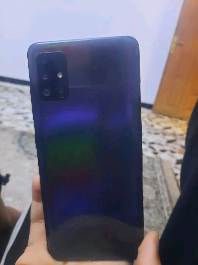 Galaxy A51 
مبدل شاشه وشاصي
السعر 80 وبي مجال  .