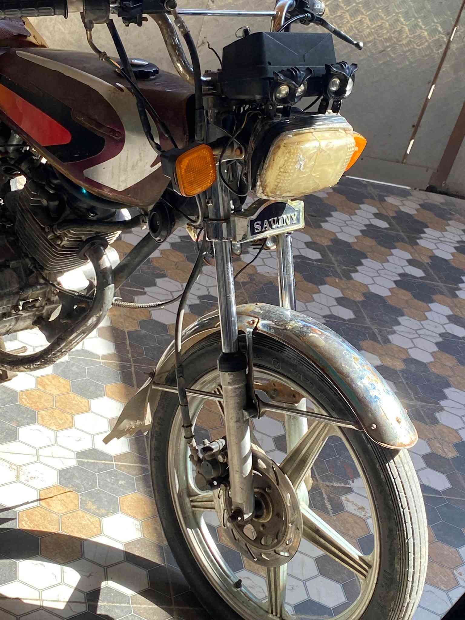 سيفان موديل ١٩ صوت مابي مجفت ولفات فقط عينة تشلع كاع يوم شديتها ماطور بس شغل واطلع بي كبل ربع متصرف علي حتة دهن يوم شديتة فقط حط بانزين واطلع بي بسعر مناسب للاتصال
***********
ديالى بلدروز
