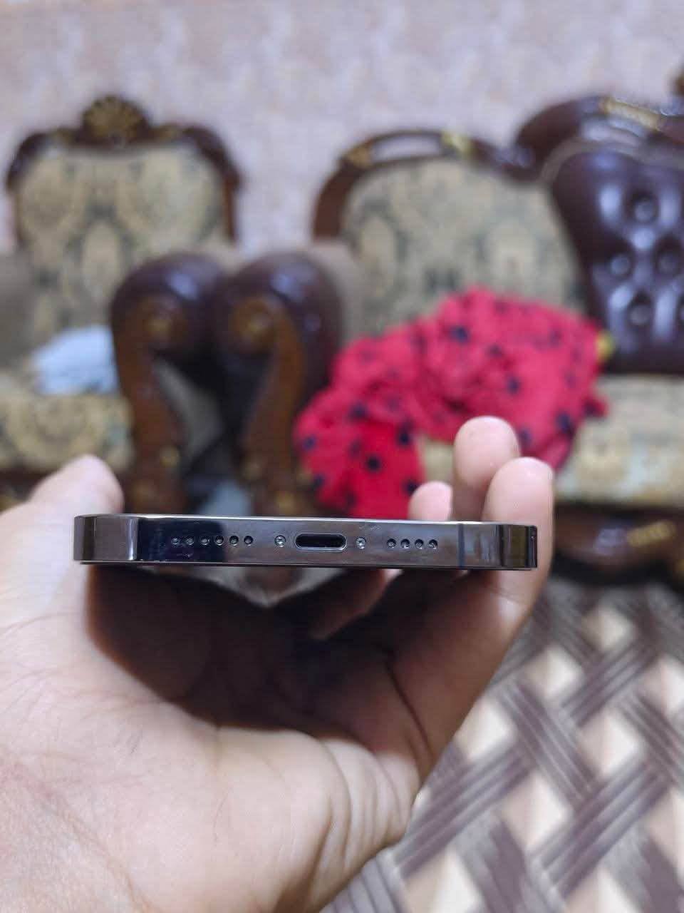 13 pro max
الجهاز قوي جدًا ونظيف

الجهاز نظافته تقريبًا 95%، مشتريه قبل سنة من شركة الهاجر، والجهاز استخدامه نظيف وما متعوب.

قبل أسبوع تعرض لسقوط وتم تبديل:

• الشاشة - جديدة ونوعية جيدة لكنها غير أصلية.

• البطارية - جديدة افضل نوعية موجودة بالسوق من

Estore شركة

• الكاميرات - أصلية.

ملاحظات الجهاز بكل وضوح:

• توجد منطقة محددة من الشاشة لا تستجيب للمس.

• زر الباور لا يعمل، لكن يمكن تشغيل وإطفاء الجهاز من خلال النظام بشكل طبيعي.

• باقي الجهاز يعمل بشكل طبيعي.

• لا يوجد تقطيع أو تعليق أو مشاكل بالأداء.

• الجهاز قوي جدًا وممتاز للألعاب.

• الجهاز على إيدي واستخدامه نظيف.

السعر: 375 ألف دينار

يوجد مجال بسيط جدًا للتفاوض للشاري .

الرجاء عدم المراسلة الموشراي المبالغ جميع ملاحظات الجهاز ملاحظات الجهاز موضحة بكل صراحة.

‏السعر350 وبي مجال للشراي
*********** واتساب
