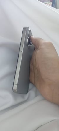 آيفون ١٥ برو • ١٢٨ • شاشة مبدلة