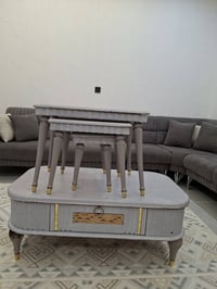 طاولة خشب • للبيع • عليها عيوب
