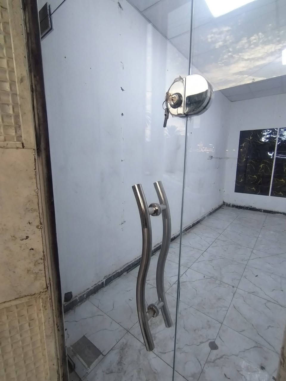 جامخانة للبيع بسعر مناسب بعدهة جديدة استعمال 4 اشهر طولهة 240سم
للاستفسار واتساب  [***********] 
https://wa.me/message/HJB5VP5VM33VF1
