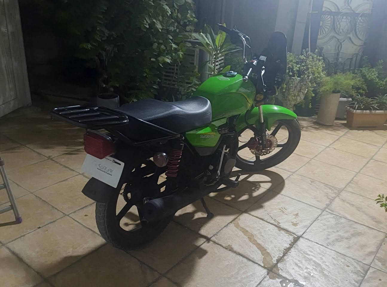 دراجة سونك MAX-1  موديل 2025  شكل 2026 مكينة 200cc
كير ومكينة مكفولات الدراجة شلعة ومعدل 120 
الدراجة مداريها حيل ما شايفة دهن غير الامزويل الـ 4T الدراجة ما مشتغلة دليفري هينوب استعمال شخصي صارلها جم شهر من نازلة من المعرض

الكترونيات كلها شغالة 
شاشة عداد الكتروني 
اشاير امامي خلفي
هورن

الدراجة عليها ادامة كاملة
بنز خلفي جديد 
تاير امامي جديد 
دهن امزويل جديد مصارله 3 ايام

بس تشغل وتطلع

السعر 850الف وبيها مجال حق الجية

هاتف ***********
المكان بغداد شهداء البياع
