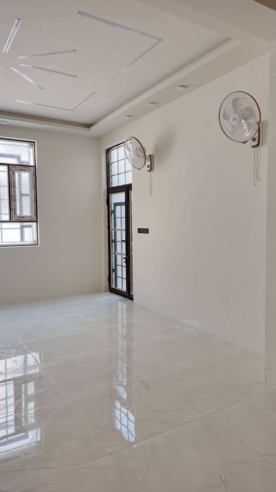 *السلام عليكم*

*يوجد بيت للبيع - كربلاء / خلف السفارة التركية*

🏠 *المواصفات:*
▪️ المساحة: 100 متر
▪️ البناء: طابقين طابوق جمهوري - بناء حديث
▪️ التفاصيل: 4 غرف نوم + صالة + استقبال + مطبخ + 3 صحيات

📍 *الموقع:* كربلاء - خلف السفارة التركية (موقع مميز)
📄 *الجنس:* طابو زراعي سند 25 قرار محكمة
💰 *السعر:* بسعر كلش مناسب

📞 *للاستفسار والاتصال:*
***********
***********

*مكتب سيد رياض الأعرجي للعقار*
---
