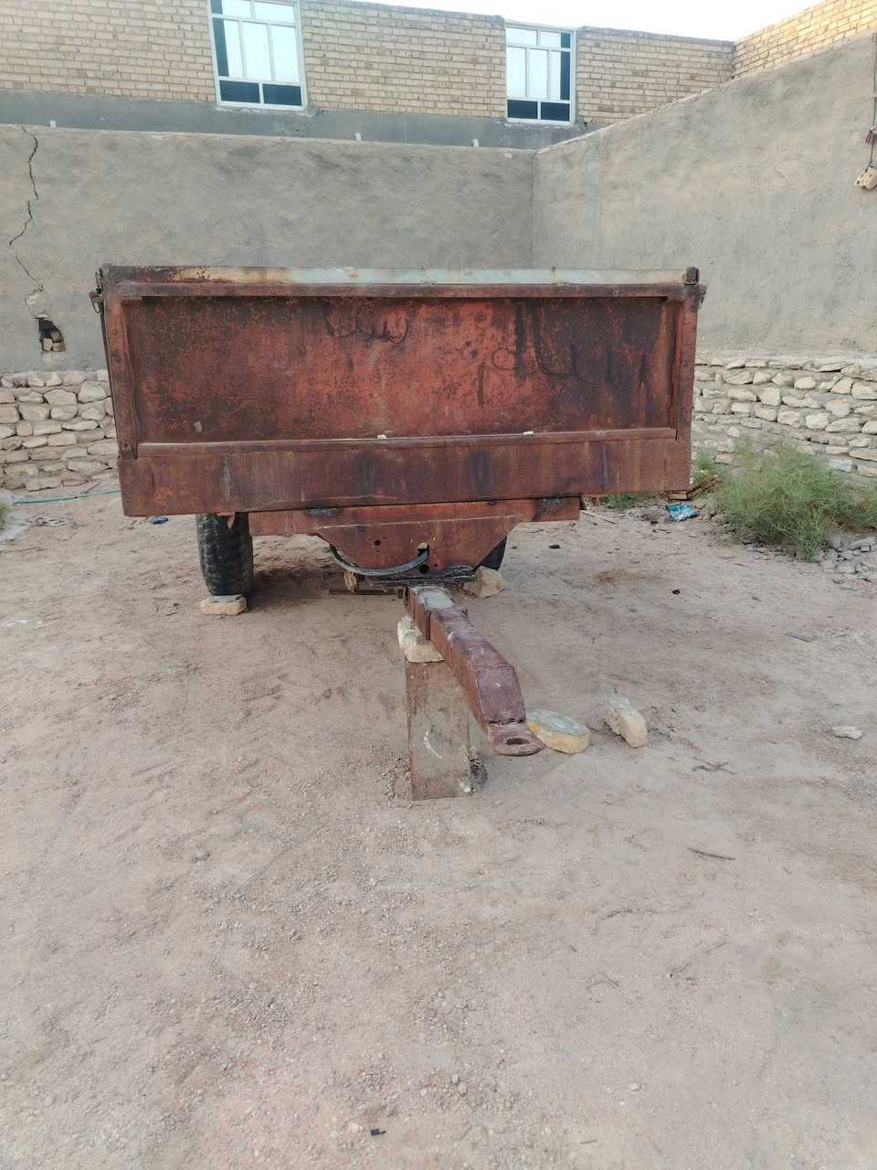 عنتر ٧١ مديل ٩٠ محرك وكير وكسن شرط جهاز رفع شرط ارقام وسنويه بدون تحويل تايرات فوك النص مع عربانه جاهزه ونج رفع جديد السعر اتصل ***********مكان السماوه
