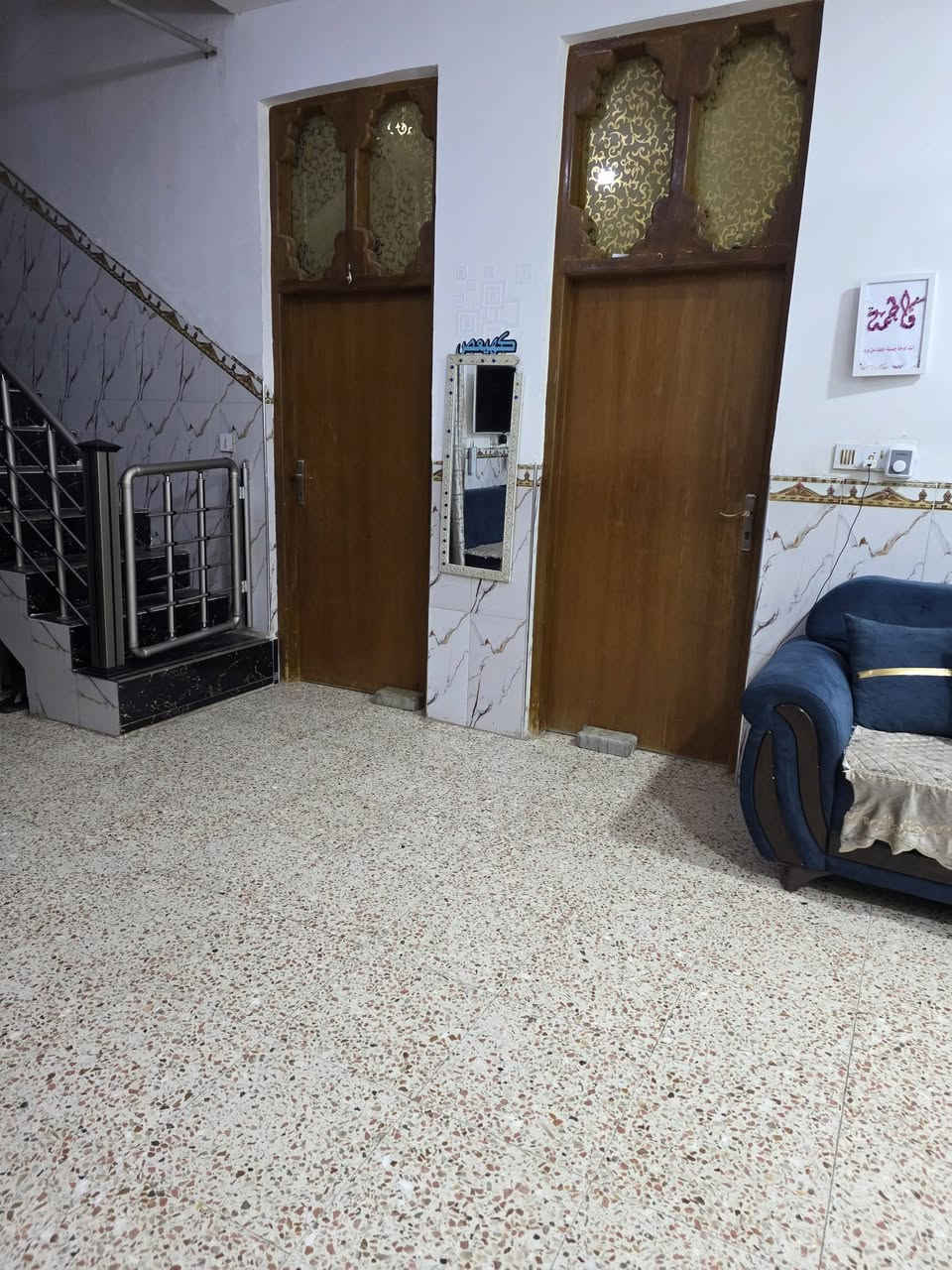 دار للبيع المساحه 200متر طابو صرف طابقين  يحتوي غرفتين نوم مطبخ وهول واستقبال ومجمع صحيات 
طابق الثاني ماكامل 
مطلوب مصرف عقاري  25 مليون 
العنوان / ورديه سيف سعد شارع مركز الشرطه
***********

نص مكتوب في الصور:
- Galaxy A52