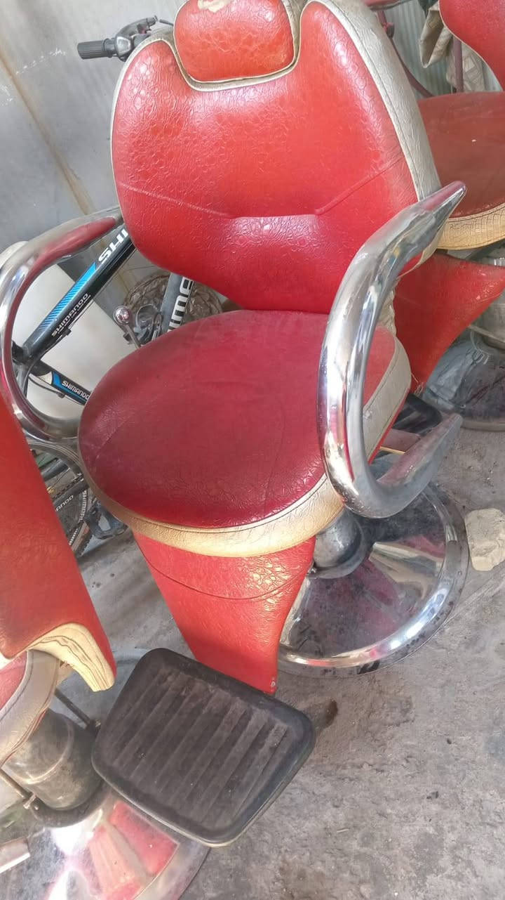 اغراض حلاقه مستعمله للبيع تنومه حي جامعه.. ***********
