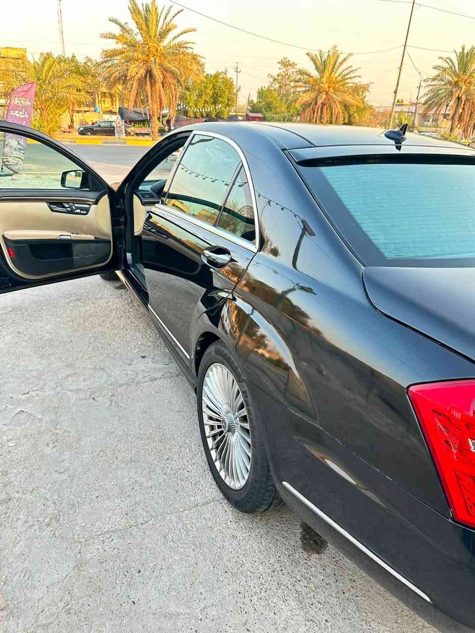 السلام عليكم
للبيع مارسيدس S350L موديل 2013 اصل 
السيارة كامل مواصفات 1/1  باب طويل رقم اربيل بأسمي سنوية الى سنة 2031 تحويل ثاني يوم فحص وهزة جديدة  مكان السيارة بغداد علماً السيارة جازة من اي شي
السعر 205 
للأستفسار اكثر الاتصال على الرقم ***********
