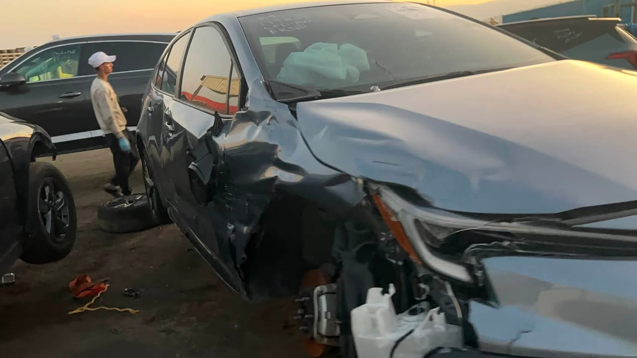 كورله 24 se داخل ابيض حادث كما موضح بلصور أرباك رجع سستم ومكينه الفين بانزين السياره شغاله وتمشي حادثه سطحي فقط سياره بعمان مطروحه 100 
واصل باب بيتك بدون رقم وبدون تصليح 125
تواصل اتصل مباشر 
***********
