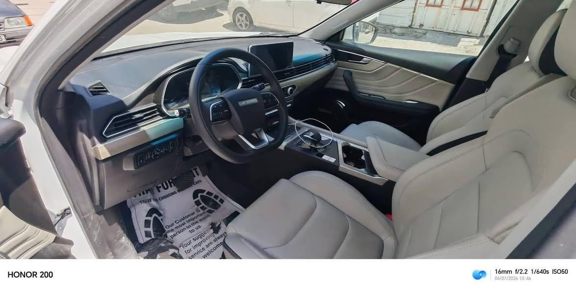 ⁨ جيتور X70 1.5L Luxury
‎الموديل: 2026 (خليجي)
‎العداد: 3000 كيلو متر
‎المحرك: 4 أسطوانات L1.5تيربو 156 حصان حقن م
‎ناقل الحركة: اوتوماتيكي دبل كلاتش من 6 سرعات
‎استهلاك الوقود: 7.8 لتر لكل 100 كم
‎الضمان الأساسي: 5 سنوات او 150,000 كم 
‎ضمان المحرك: 10 سنوات او 1،000،000 كم (أيهما اولا 
‎السعر:  25 مليون دينار عراقي وبي مجال

‎المواصفات 
‎* إطارات قياس 20 إنچ
‎* فتحة سقف بانوراما 
‎* الصندوق الكهربائي 
‎* مثبت سرعة 
‎* كاميرات 360 للرؤية المحيطية
‎*حساسات امامية وخلفية
‎ * شاشة عرض ترفيهية قياس 12.3 انج 
‎*شاشة عرض معلومات القيادة قياس 10.2 انج
‎*نظام صوتي من 8سماعات عالية الجودة
‎* نظام أبل كاربلاي وأندرويد أوتو لاسلكي
‎* شاحن هاتف لاسلكي سريع
‎*مقصورة الركاب من الجلد الفاخر 
‎*مقعد السائق كهربائي
‎*عدد صفوف المقاعد 3 (7 ركاب) 
‎*مصابيح أمامية و خلفية أوتوماتيكية ليد LED مع مصابيح نهارية
‎* المرايا الخارجية كهربائية و مدفئة مع خاصية التعتيم التلقائي
‎*ماسحات الزجاج الأمامي مع حساس للمطر
‎* دخول ذكي (بصمة) 
‎* خاصية إغلاق النوافذ وفتحة السقف عن بعد
‎*فلتر تنقية الهواء (N95)
‎*مسند الذراع الوسطي مع ثلاجة
‎ *انماط قيادة متعددة 
‎* وسائد هوائية امامية وجانبية
‎*نظام الفرامل اليديوية الأوتوماتيكي (Autohold)
‎*نظام التحكم بنزول المنحدرات
‎* نظام المساعدة لصعود المرتفعات
‎*نظام مراقية ضغط الاطارات
‎*نظام المكابح المانعة للانغلاق ABS
‎*نظام التحكم بالثبات ESC

لاستفسار يرجى الاتصال على الرقم:
***********

نص مكتوب في الصور:
- HONOR 200 16mm f/2.2 1/1900s ISO50 04/07/2026 13:45
- HONOR 200
- 16mm f/2.2 1/1900s ISO50
- 04/07/2026 13:45
- 16mm f/2.2 1/640s ISO50
- 04/07/2026 13:46