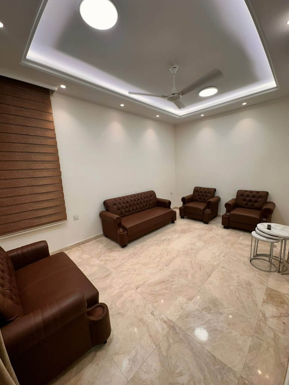 شقه للايجار في منطقة المنصور المتنبي 🏠
التفاصيل ( صاله - مطبخ - صحيات 
- غرف نوم عدد ٢ ) 🛏️
1000$
للاستفسار الاتصال 📞
***********
