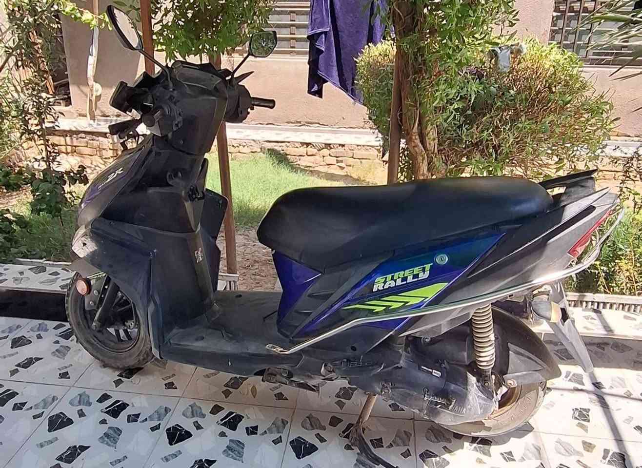 سلام عليكم zr20 نظيفه مامفتوحه السعر 850 وبيها مجال مكاني السماوة
***********

