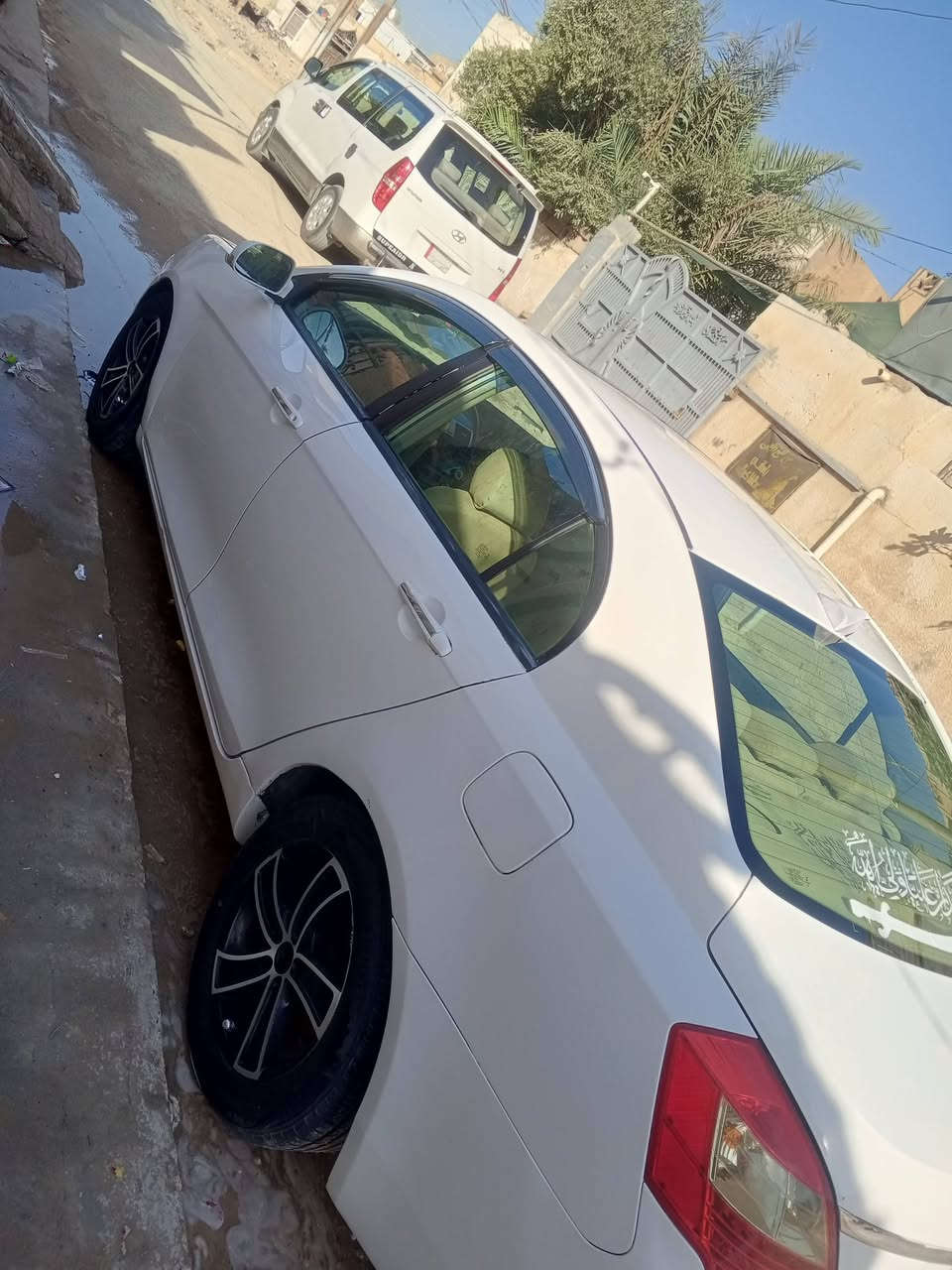 السلام عليكم جيلي ام كراند للبيع
رقم واسط مشروع وطني يعني تتحول بكل مكان 
كير ومكينة كامري 2000 كشرها حلو داخلها كلش نضيف مدوشمه جلد  صدرها تعبان بس 
تخم تاير جواهاا #سعرها 38 وبيه مجال حك الجيه مكانه الخالص 
للاتصال ***********
وات ساب ***********
