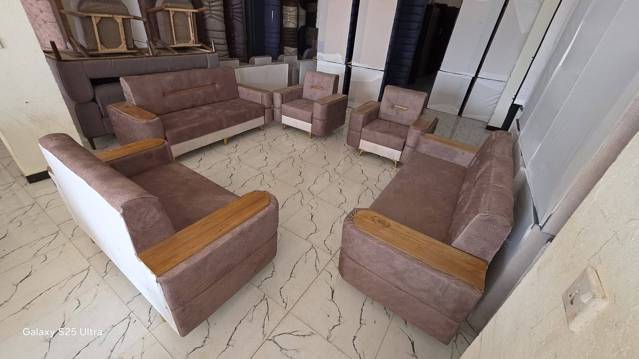 تخم عشر مقاعد شغل جديد
خمس قطع شغل ممتاز
شغل الشمال 
موديل حديث وجميل
وبسعر ٦٥٠ الف فقط
العنوان الصويرة مقابل محطة رضا الصالح الثانية
***********
مجمع الربيع للأثاث المنزلي". 
واهلا وسهلا بكم
