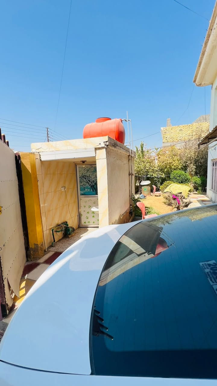 🚫🚫 للبيع 🚫🚫 للبيع 🚫🚫

🏘️دار للبيع طابقين — طابو صرف 

تحويل مباشر من صاحب البيت 

🏚️ المساحة — 300 متر 

تفاصيل البيت // حديقة مجاور البيت 80 متر 

الطابق الأرضي // استقبال - مطبخ - صالة - غرفتين - وصحيات 

الطابق الأول // صالة - غرفتين - مطبخ - صحيات 

🛤️الموقع // ناحية ابي غرق - حي الجواد - على الشريط

 يبعد عن الشارع 20 متر 

الخدمات // ماء - كهرباء- تبليط 

💰السعر مناسب جدا جدا جدا 

للاستفسار مراسلة الصفحة او اتصال 

*********** بيه واتساب
