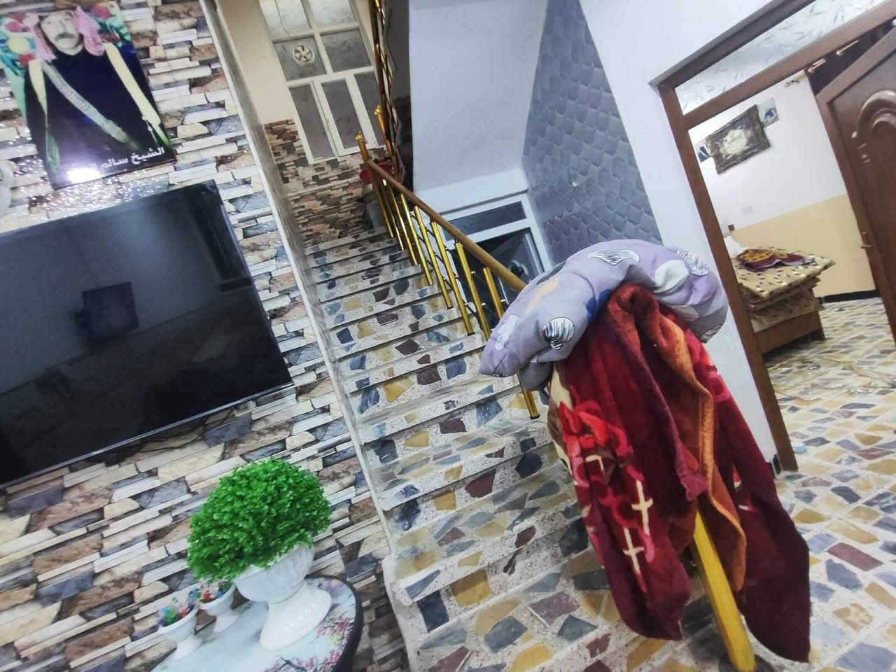 بيت مساحة 167 متر بناء حديث 2022 سند طابو وتحويل مباشر عند البيع
 الموقع الموصل الجانب الايمن مشيرفة الثانية 
التصميم ... مطبخ واستقبال وهول وحمامات مفصوله وغرفتين نوم ... غرفه تحتوي على سويت مناور بمساحه ممتازه  
السعر مناسب جدآ السبب بيع مستعجل 
الاتصال على رقم لمعرفه التفاصيل اكثر 
***********
