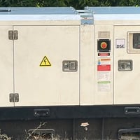 مولدة للبيع بيركنز صيني كاتم 37kv نظام تشغيل واطفاء اوتو مشتغله 121 سا...