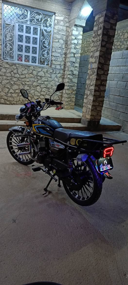 سلام عليكم للبيع دراجه ايراني 2026 باب اول  سونلنك دراجه نضافه فولل نشاط خير من الله كير محرك ضاغطه وزنجيل نعومه فولل جديده شرط ماتصرف عليه كلشي بصمه وسويج كهربائيات كله شغاله السعرر مليون و200وبي مجال للشراي لااستفسار خاص او عرقم ***********المو شراي لايعلق ولايطب خاص رجاءاا
