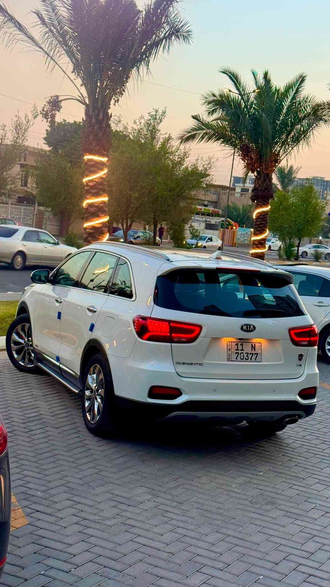 بيع او مراوس حسب القناعة السلام عليكم سورنتو 2020 خليجي الدولية اعلى فئة فول مواصفات vip السيارة عليها ادامة كاملة بولش ونانو سيراميك وبلحقيقه بعد احلى من الصور 
ماشية 85 الف حقيقي
محرك وكير كفالة وصدر كله على وضع الشركة 
بصمة دخول و بصمه تشغيل
بانوراما و خمس كامرات 
مري شفط
زنون بلادي ٣ عدسات 
هاند بريك بصمة و اوتو هولد 
حساسات امامية وخلفية
شاشة كبيرة تدعم نظام كار بلي
كشنات جلد مع تدفئة وتبريد كشنات امامية
تدفئة كشنات خلفية 
كشنات كهرباء السائق والراكب
تبريد منفصل مناخي 
بردات خلفية بلادية
ويل كب كروم 
يدات نيكل
جنطة كهرباء 
لد امامي وخلفي
السيارة باسمي سنوية ووارقام كله جديد بيها صبغ فقط نصف البنيد صبغ بدون حادث وشرط الفحص 
السعر 238 وبيها مجال بسيط مكاني بغداد حي الحسين 
***********
